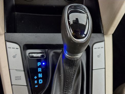 Used 2019 Hyundai Elantra Value Edition FWD image 19