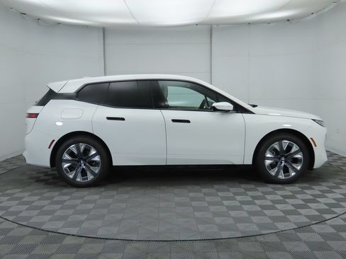 Used 2026 BMW iX xDrive45 w/ Premium Package AWD/4WD image 5