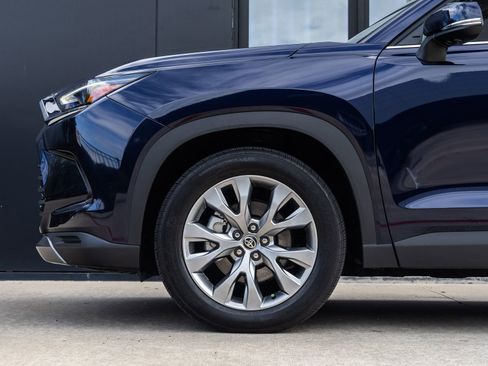 Used 2025 Toyota Grand Highlander AWD image 11