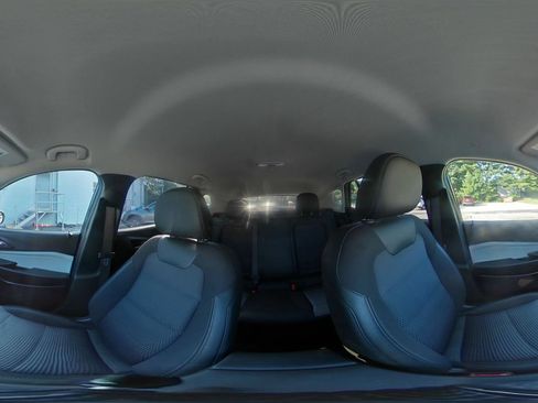 Used 2025 Chevrolet Trax LT FWD image 42