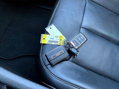 Used 2023 Jeep Grand Cherokee L Limited w/ Black Appearance Package image 32