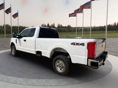 Used 2018 Ford F250 XL w/ Power Equipment Group AWD/4WD image 11