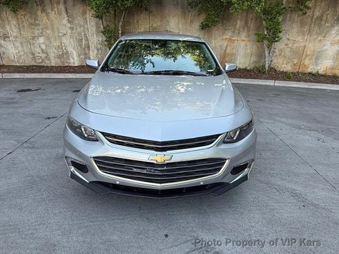 Used 2018 Chevrolet Malibu LT w/ Driver Confidence Package image 2