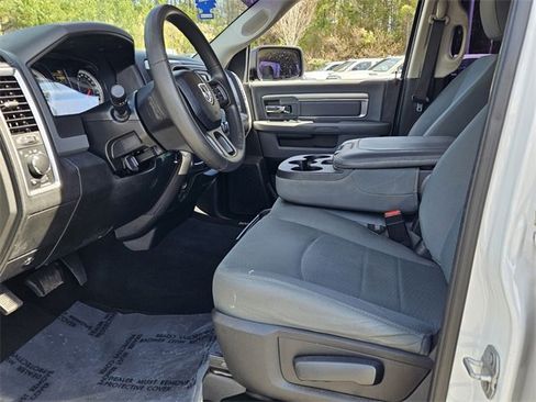 Used 2019 RAM 1500 Classic SLT image 14