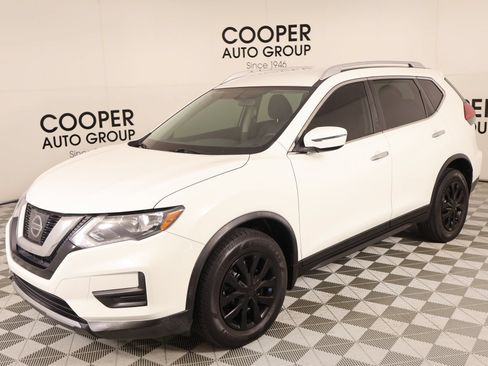 Used 2017 Nissan Rogue S w/ Appearance Package FWD image 9