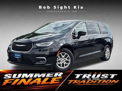 Used 2024 Chrysler Pacifica Touring-L