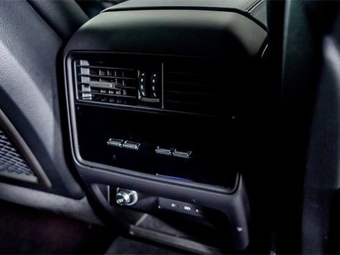 Used 2025 Porsche Cayenne image 15