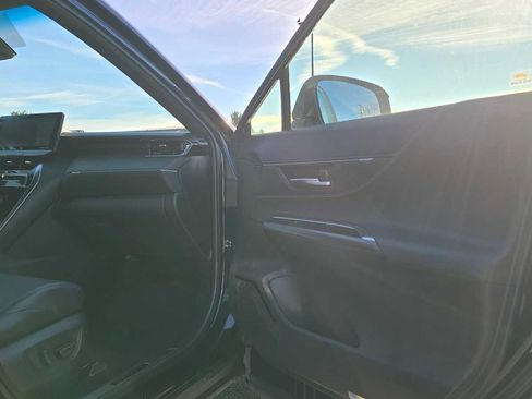 Used 2021 Toyota Venza XLE w/ Softex Package image 10