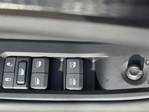 Used 2025 Jeep Grand Cherokee Laredo w/ Luxury Tech Group I image 28