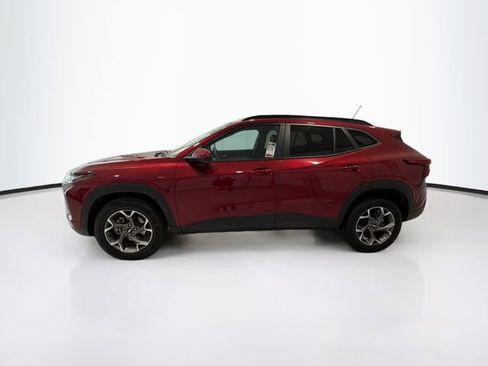Used 2024 Chevrolet Trax LT w/ Driver Confidence Package FWD image 4