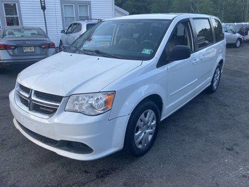 Used 2017 Dodge Grand Caravan SE FWD image 3
