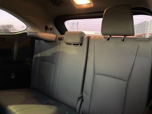 Used 2024 Toyota Highlander Platinum image 11