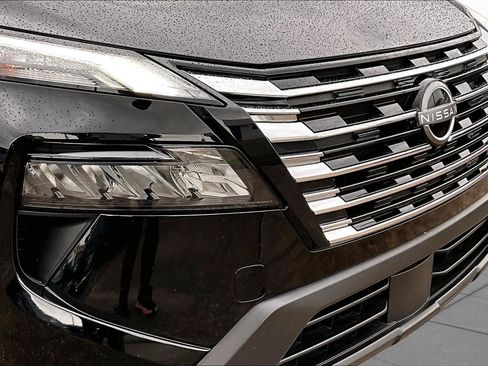 Certified 2025 Nissan Rogue SV FWD image 29