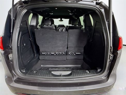Used 2018 Chrysler Pacifica Limited image 22