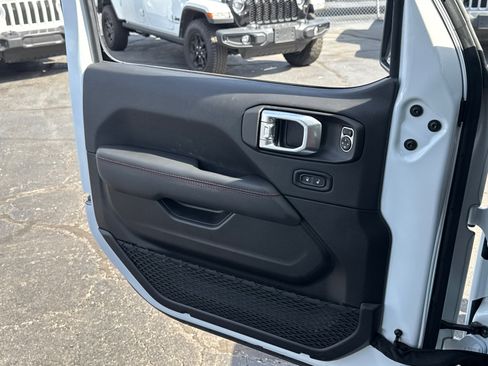 Used 2023 Jeep Wrangler Unlimited Rubicon w/ Cold Weather Group image 17