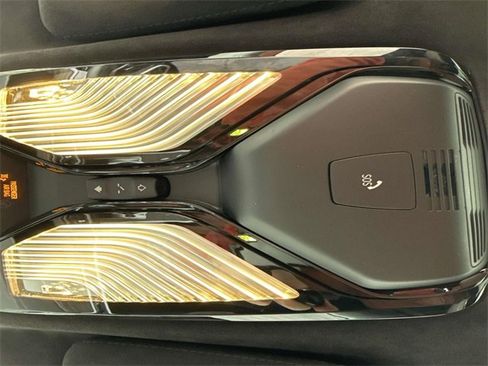 Used 2024 BMW X7 xDrive40i w/ M Sport Package image 20