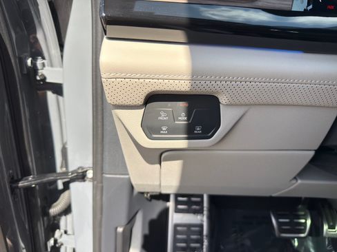 Used 2025 Volkswagen Atlas SEL Premium R-Line AWD/4WD image 24