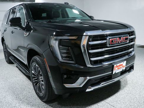 Used 2025 GMC Yukon Elevation w/ LPO, Elevation Black Package AWD/4WD image 5