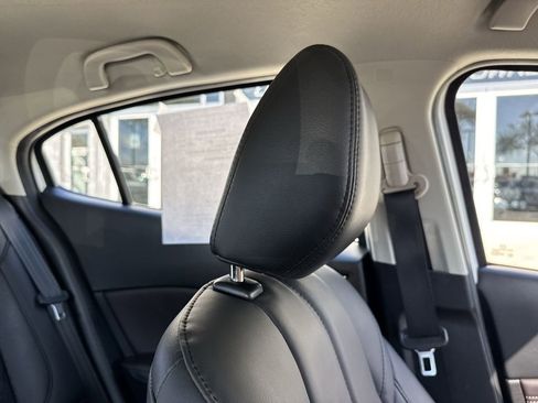 Used 2018 MAZDA MAZDA3 Touring image 21