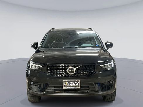 Used 2023 Volvo XC40 B5 Plus w/ Climate Package AWD/4WD image 8