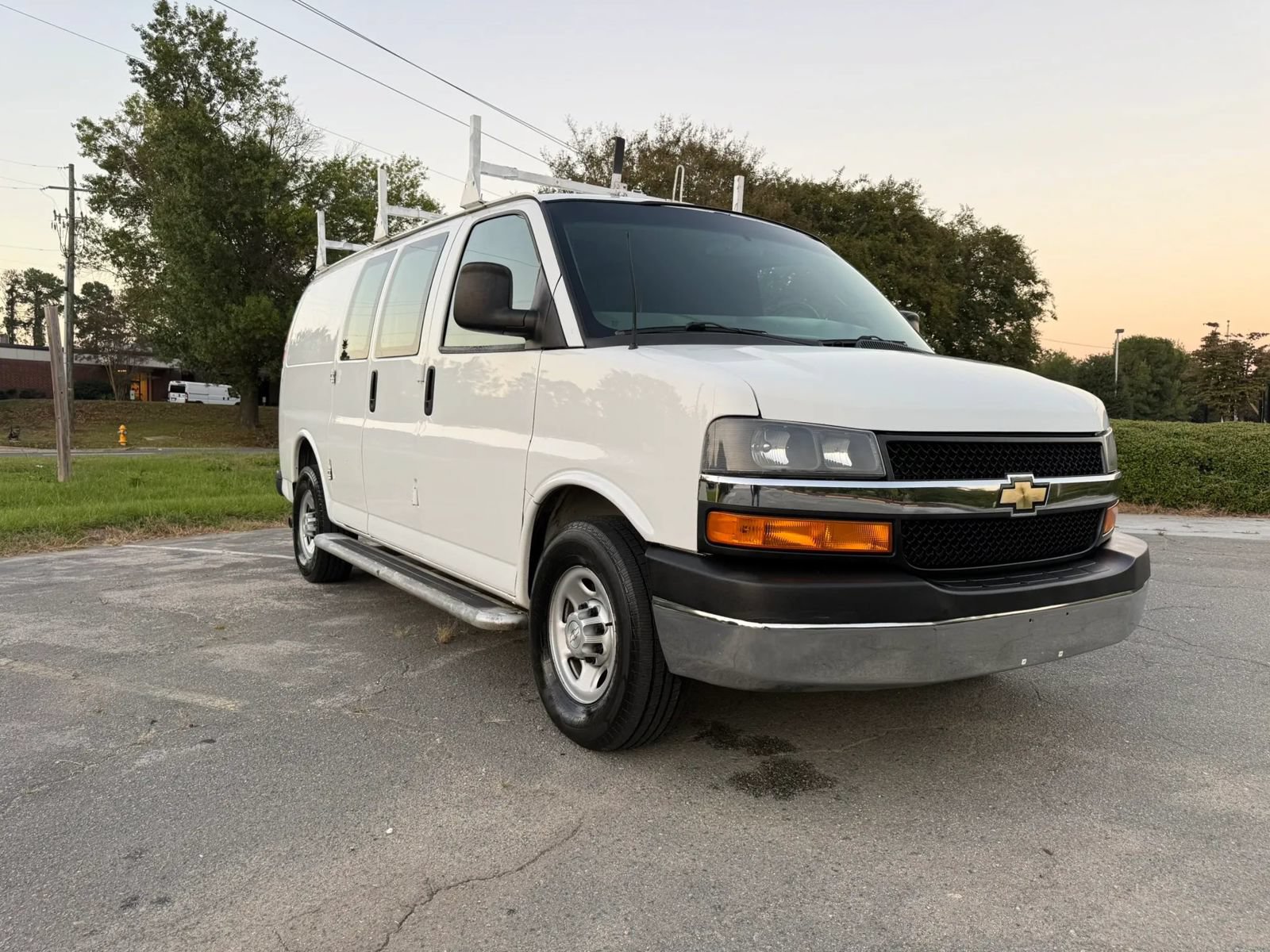 Used 2018 Chevrolet Express 2500 w/ Driver Convenience Package RWD image 1