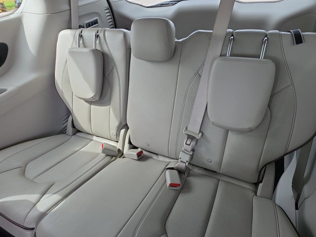 Used 2019 Chrysler Pacifica Limited w/ Advanced Safetytec Group FWD image 31