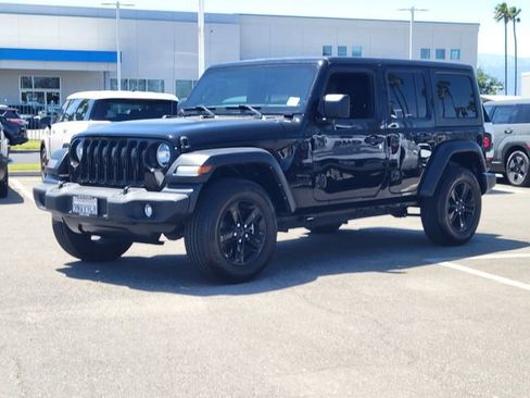 Used 2022 Jeep Wrangler Unlimited Sport AWD/4WD image 2