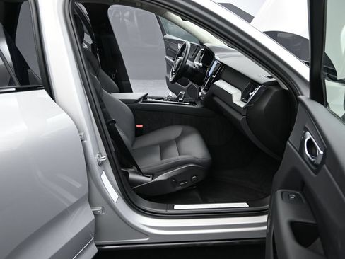 Used 2025 Volvo XC60 B5 Plus AWD/4WD image 19