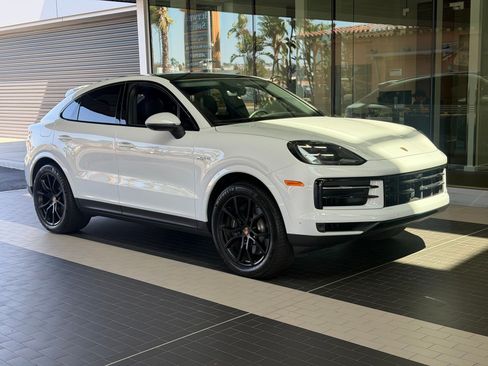 Certified 2025 Porsche Cayenne E-Hybrid Coupe AWD/4WD image 4