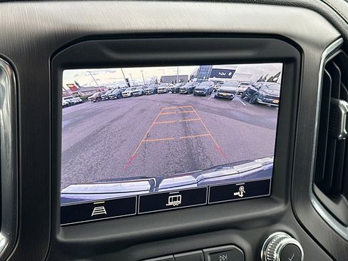 Used 2021 GMC Sierra 1500 AT4 w/ Off-Road Performance Package image 18