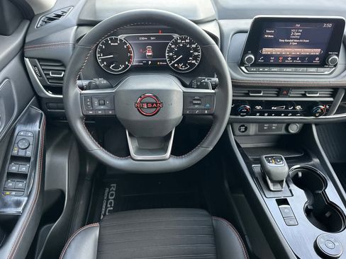 Used 2025 Nissan Rogue SV image 13