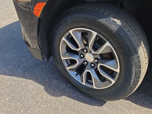 Used 2023 Chevrolet Suburban LS image 14