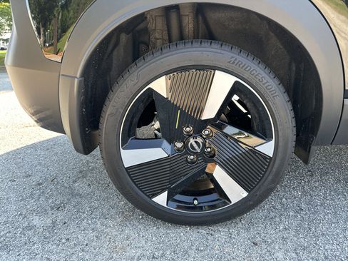 New 2025 Nissan Kicks SR image 17