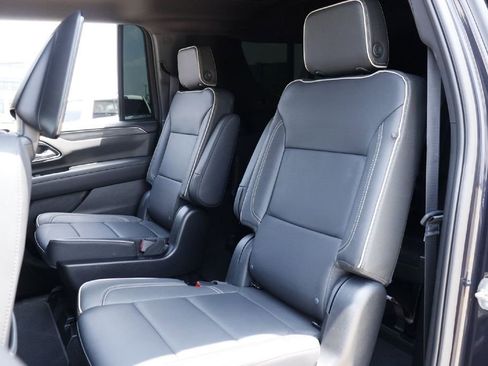 Used 2023 GMC Yukon XL SLT w/ SLT Luxury Package AWD/4WD image 23