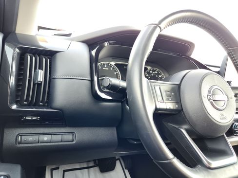 Used 2024 Nissan Pathfinder SV AWD/4WD image 25