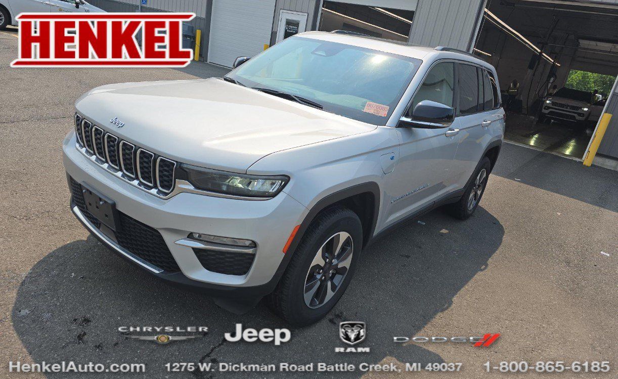 Used 2024 Jeep Grand Cherokee Limited 4xe AWD/4WD image 1