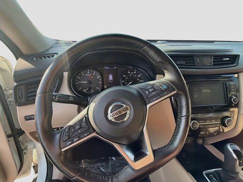 Used 2019 Nissan Rogue SV w/ Sun & Sound Touring Package FWD image 10