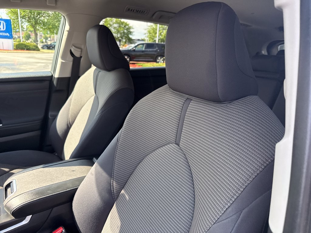 Used 2023 Toyota Highlander L FWD image 12