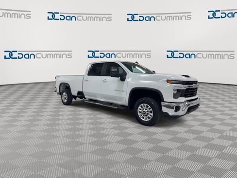 Used 2025 Chevrolet Silverado 2500 LT w/ Safety Package AWD/4WD image 2