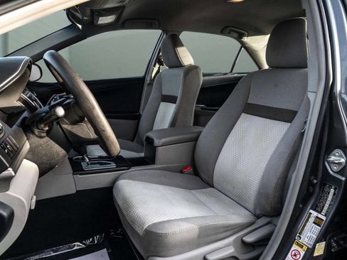 Used 2012 Toyota Camry L image 5