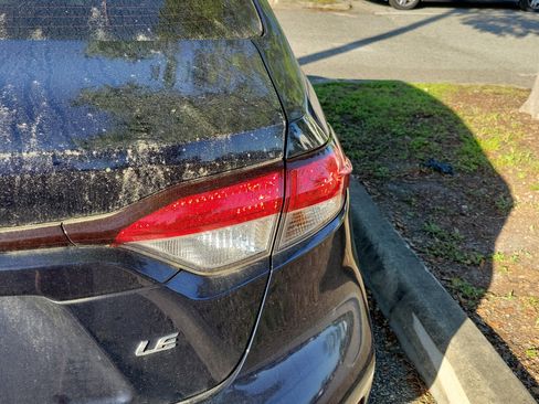 Used 2021 Toyota Corolla LE image 17