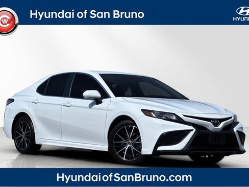 Used 2023 Toyota Camry SE FWD image 1