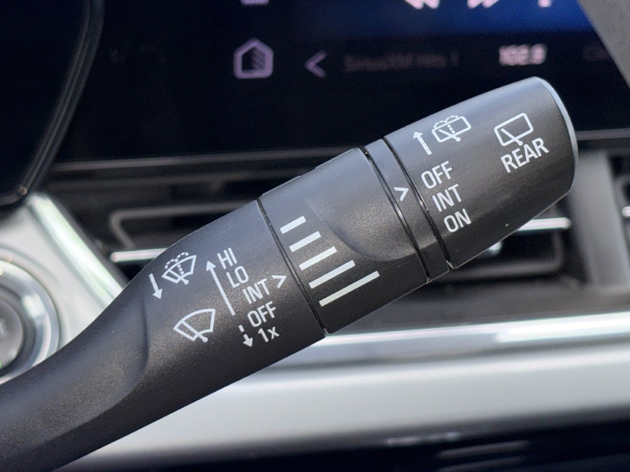 Used 2025 Chevrolet Trax LT FWD image 20