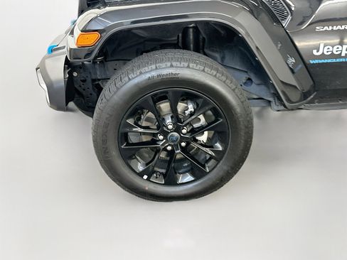 Used 2024 Jeep Wrangler Unlimited Sahara AWD/4WD image 11