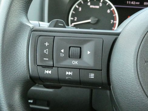 Used 2024 Nissan Rogue SV image 10