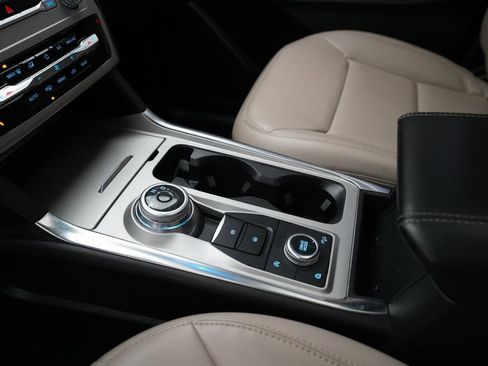 Used 2023 Ford Explorer XLT w/ Equipment Group 202A image 17