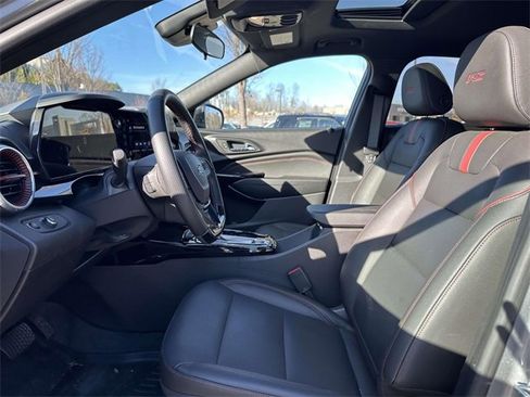 Used 2025 Chevrolet Trax RS w/ Sunroof Package image 18