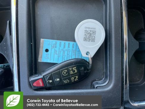 Used 2009 Chrysler Town & Country Touring image 16