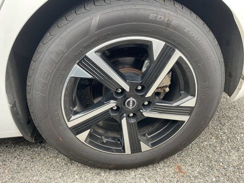 Used 2024 Nissan Sentra SV FWD image 7