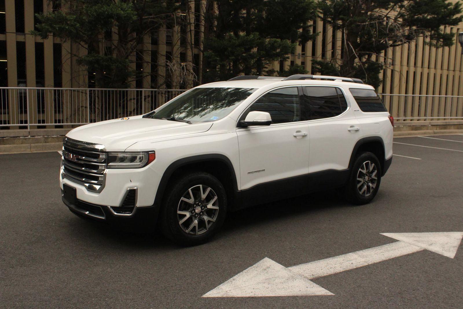 Used 2020 GMC Acadia SLE w/ Driver Convenience Package FWD image 12